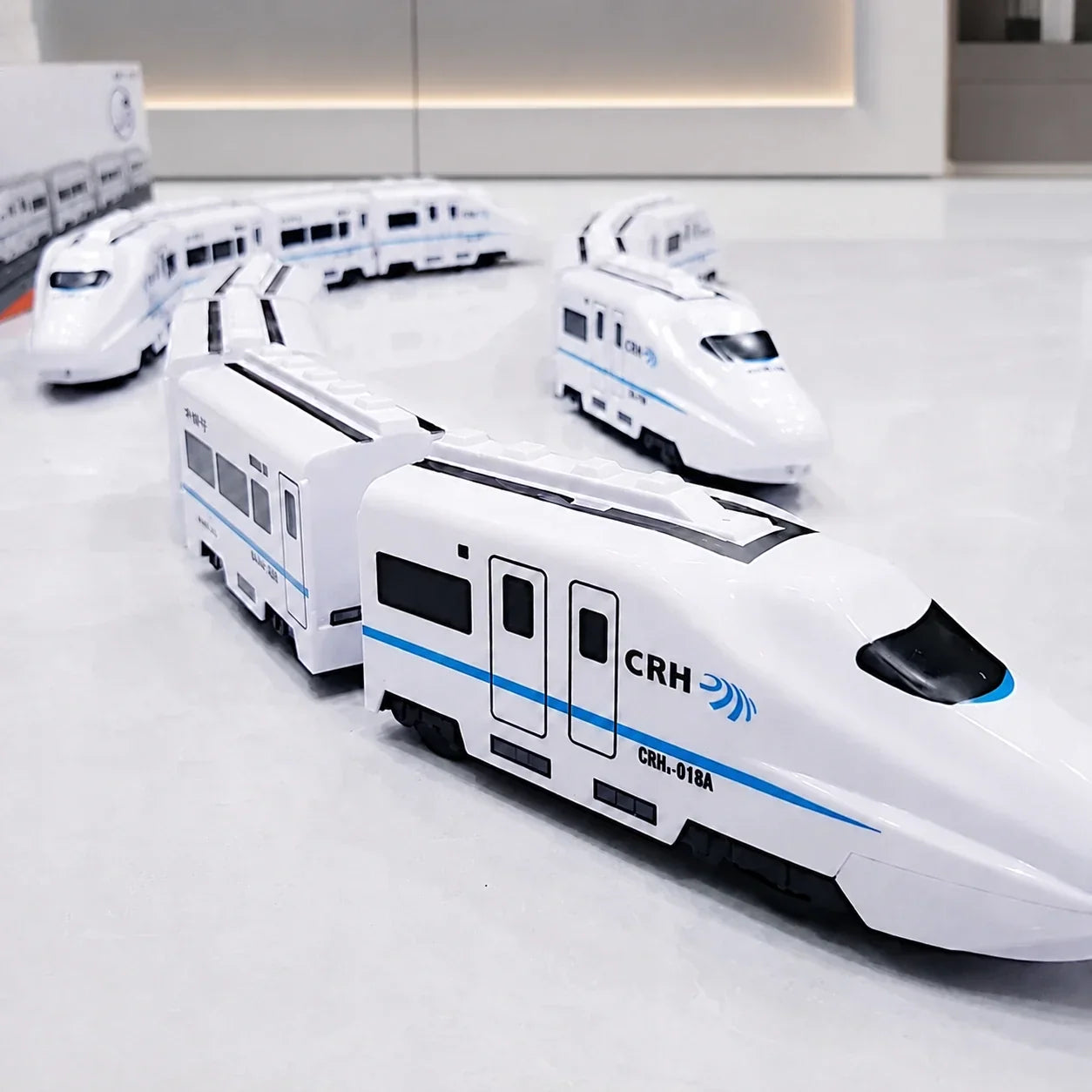 Bullet Train Toy for Kids, Automatic Turning with Front Universal Wheel, Connectable Carriages, No Track Floor Play